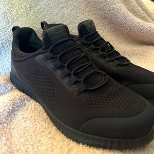 Skechers slip resistant shoes